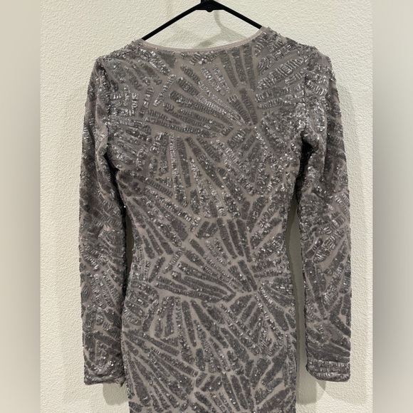 BCBGMaxAzria Silver Sequins Grey Art Deco Bodycon Long Sleeves Dress Size XXS - Picture 12 of 14